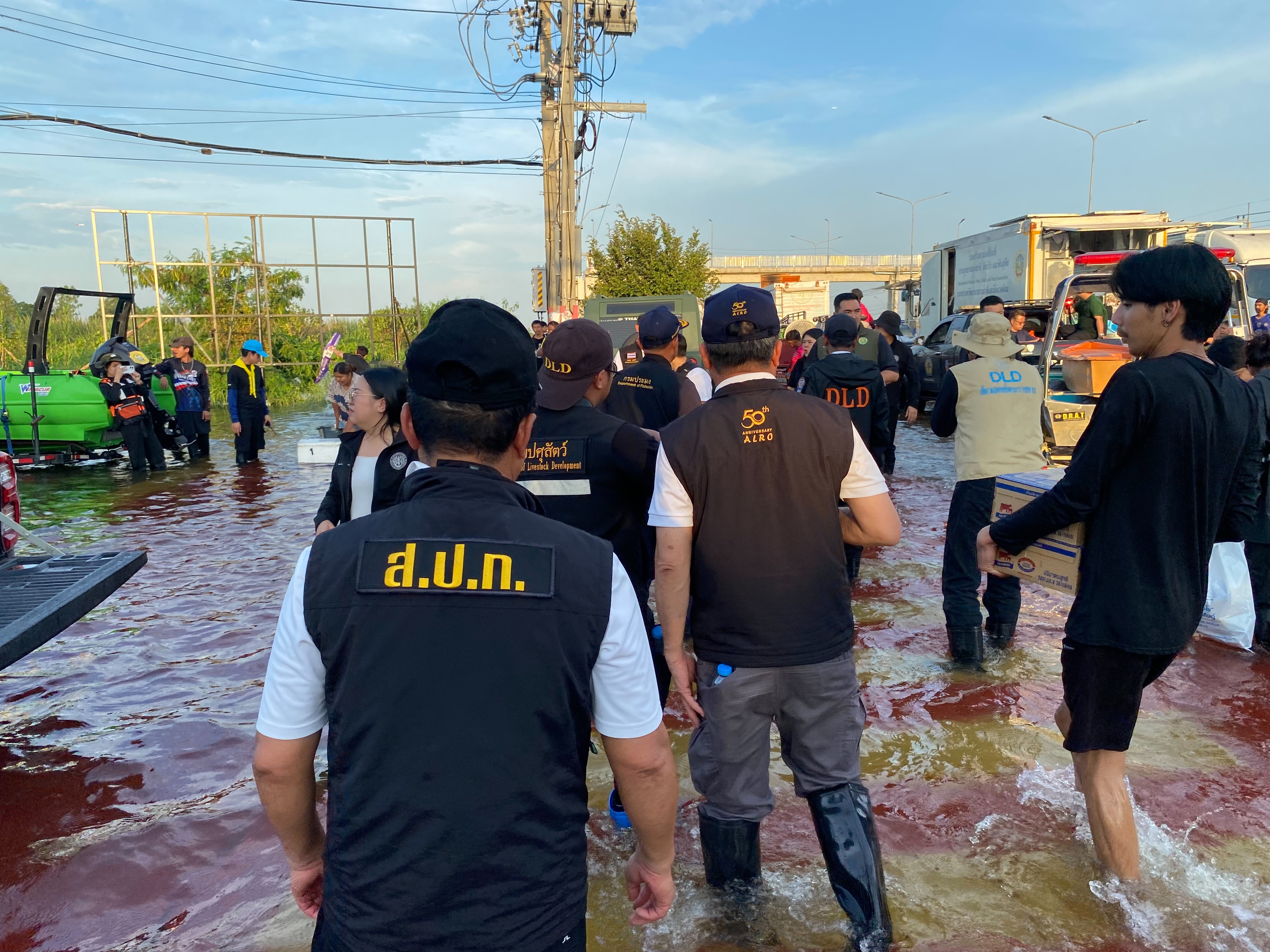 title - ส.ป.ก. ร่วมลงพื้นที่ปฏิบัติการด่วน ติดตามคณะ รัฐมนตรีช่วยว่าการกระทรวงเกษตรและสหกรณ์ ลงพื้นที่นำความช่วยเหลือเข้าสู่ผู้ประสบภัย